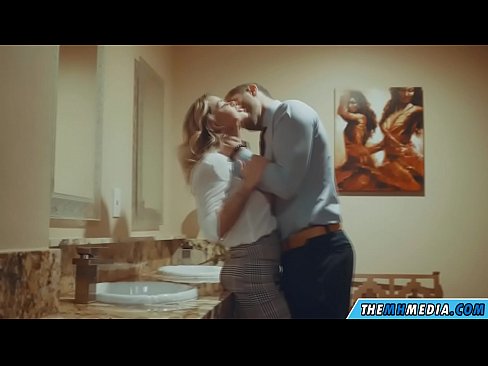 ❤️ Nalika pirang busty seduces anjeun dina restroom umum ❤️ Video anal dina pornosu.higlass.ru ❌️❤